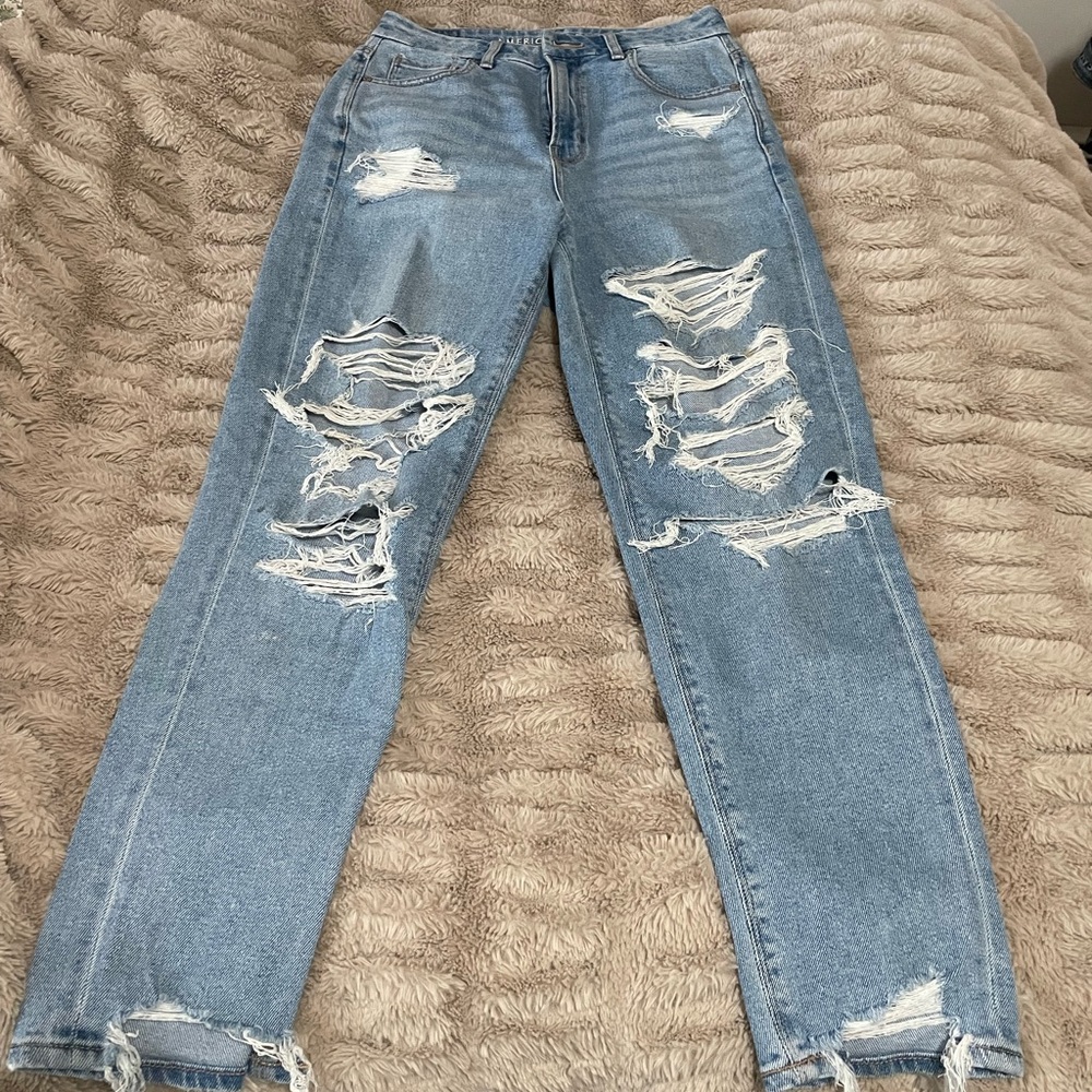 American Eagle Ripped Curvy Mom Jeans